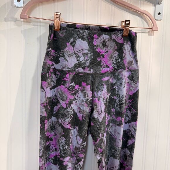 Lululemon Athletica Purple and Black Patterned Leggings - Picture 4 of 8